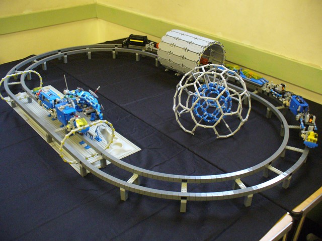 1_m_bellis_space_monorail_p02-03.jpg