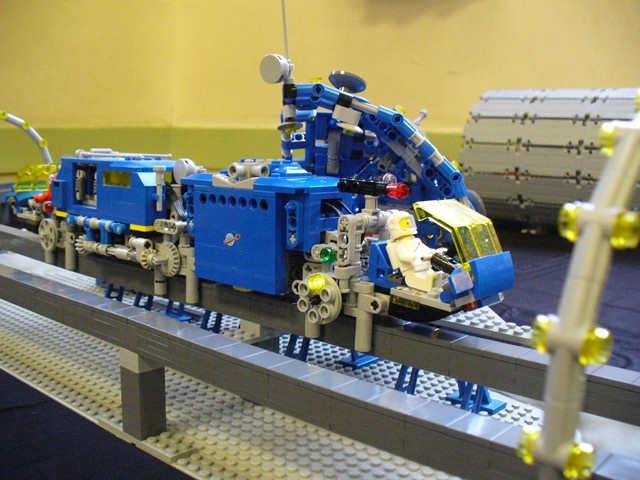 1_m_bellis_space_monorail_p02-05.jpg