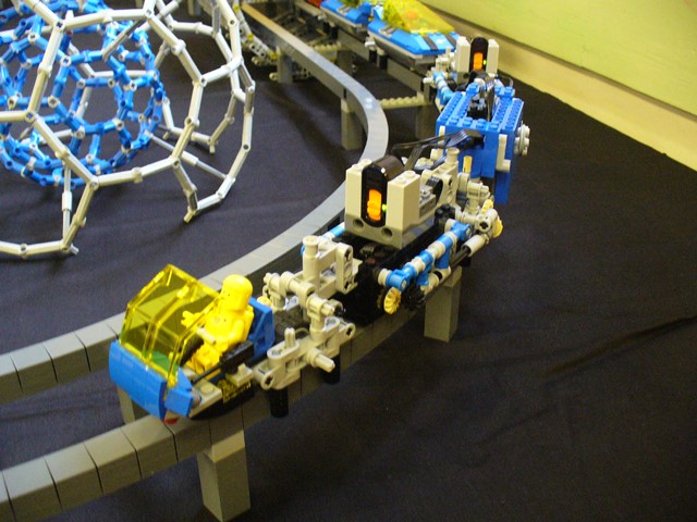 1_m_bellis_space_monorail_p02-07.jpg