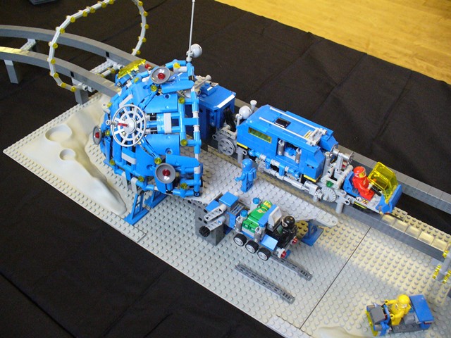 1_m_bellis_space_monorail_p02-09.jpg
