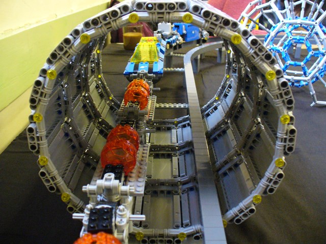 1_m_bellis_space_monorail_p02-11.jpg