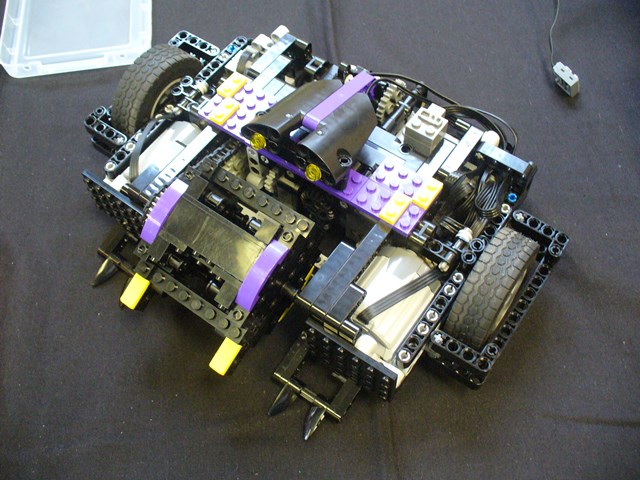 moc17_robot_by_andrew_harvey.jpg
