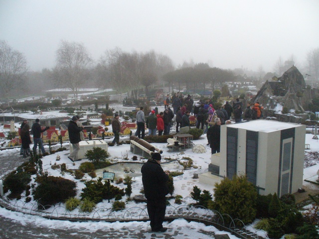 0_in_miniland_1.jpg