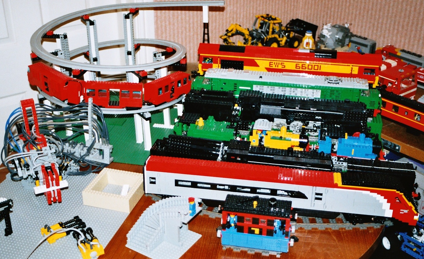 indoor_display_trains_robot_monorail.jpg