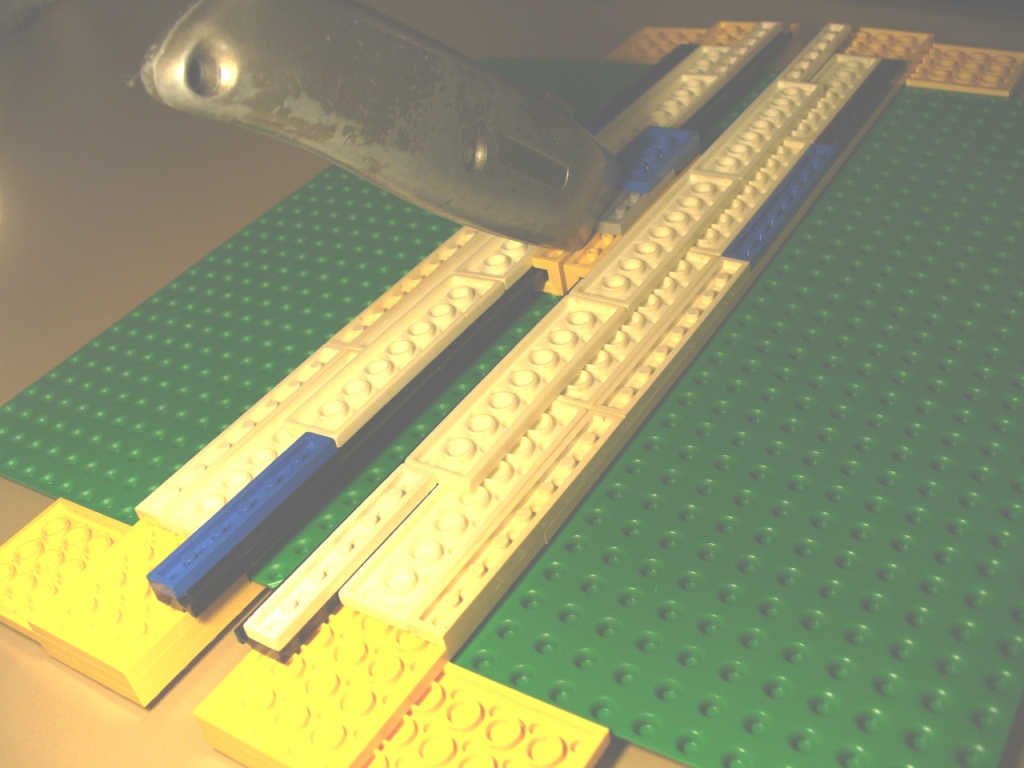 32x32_baseplate_cutting_2.jpg