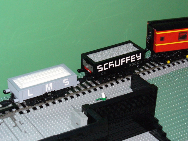 scruffey_and_lms_lime_wagons.jpg