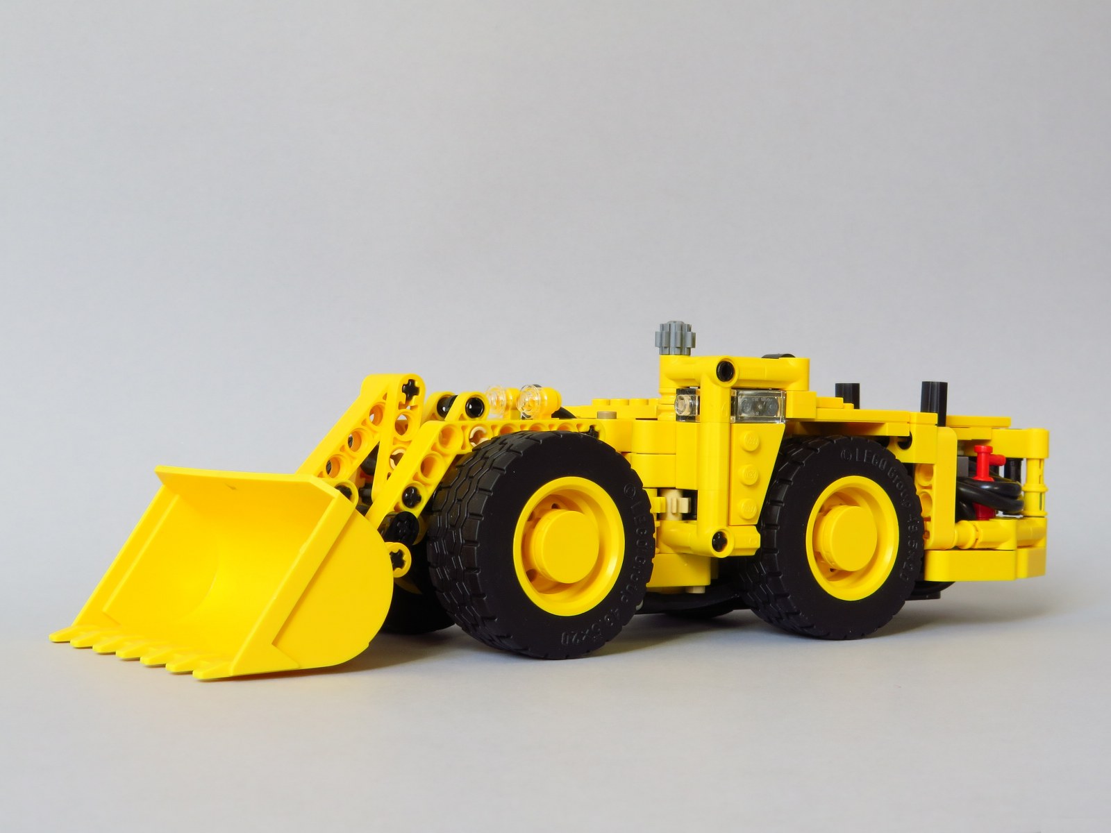 mini_underground_loader004_1600x1200.jpg