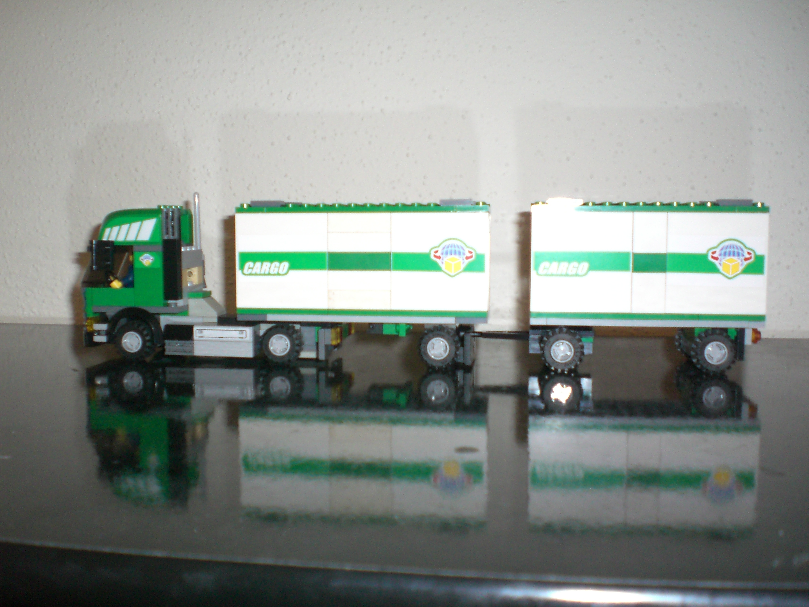 lego_trucks_001.jpg