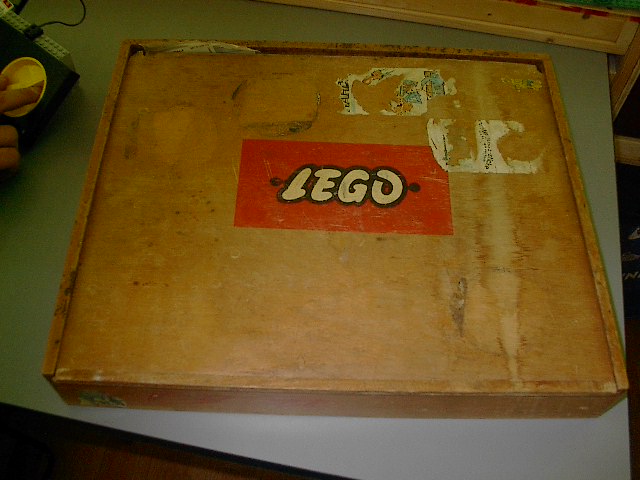 old_lego_box.jpg