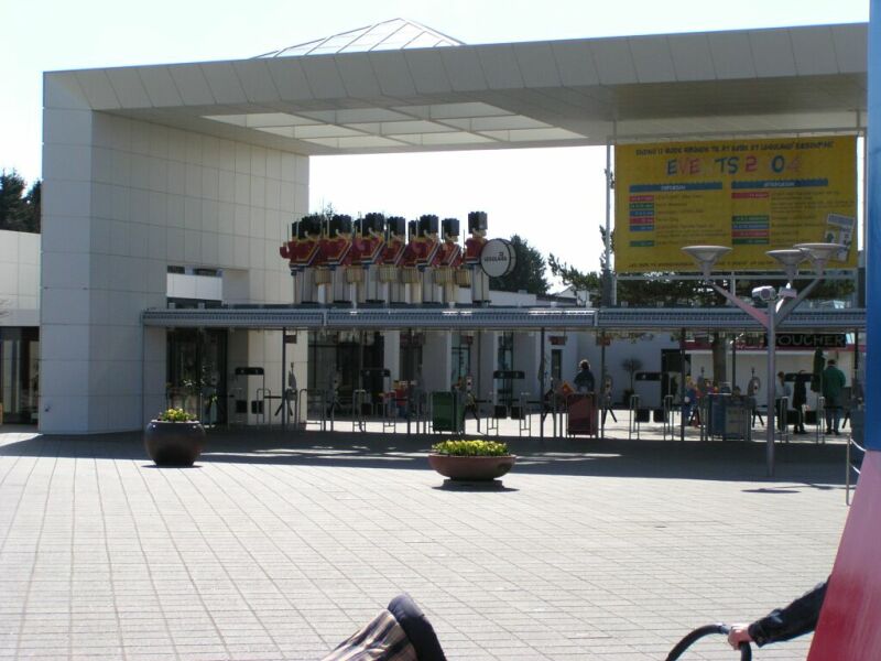05-legoland-entry3.jpg