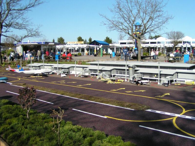 01-legoland-airport.jpg