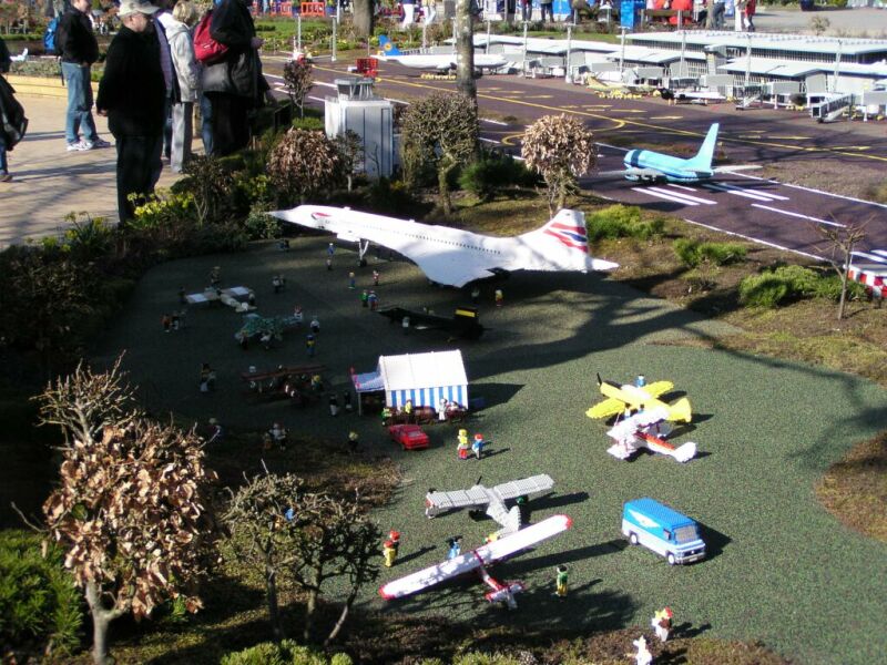 02-legoland-concorde.jpg