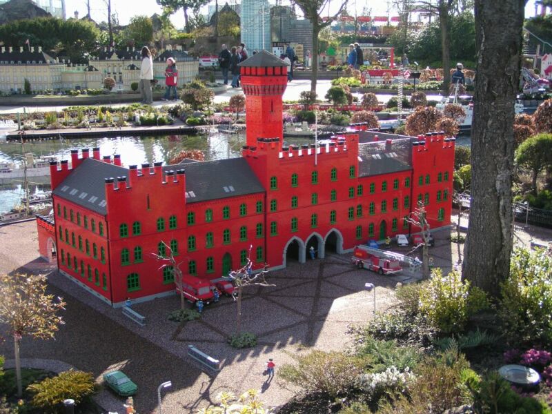 01-legoland-firestation1.jpg