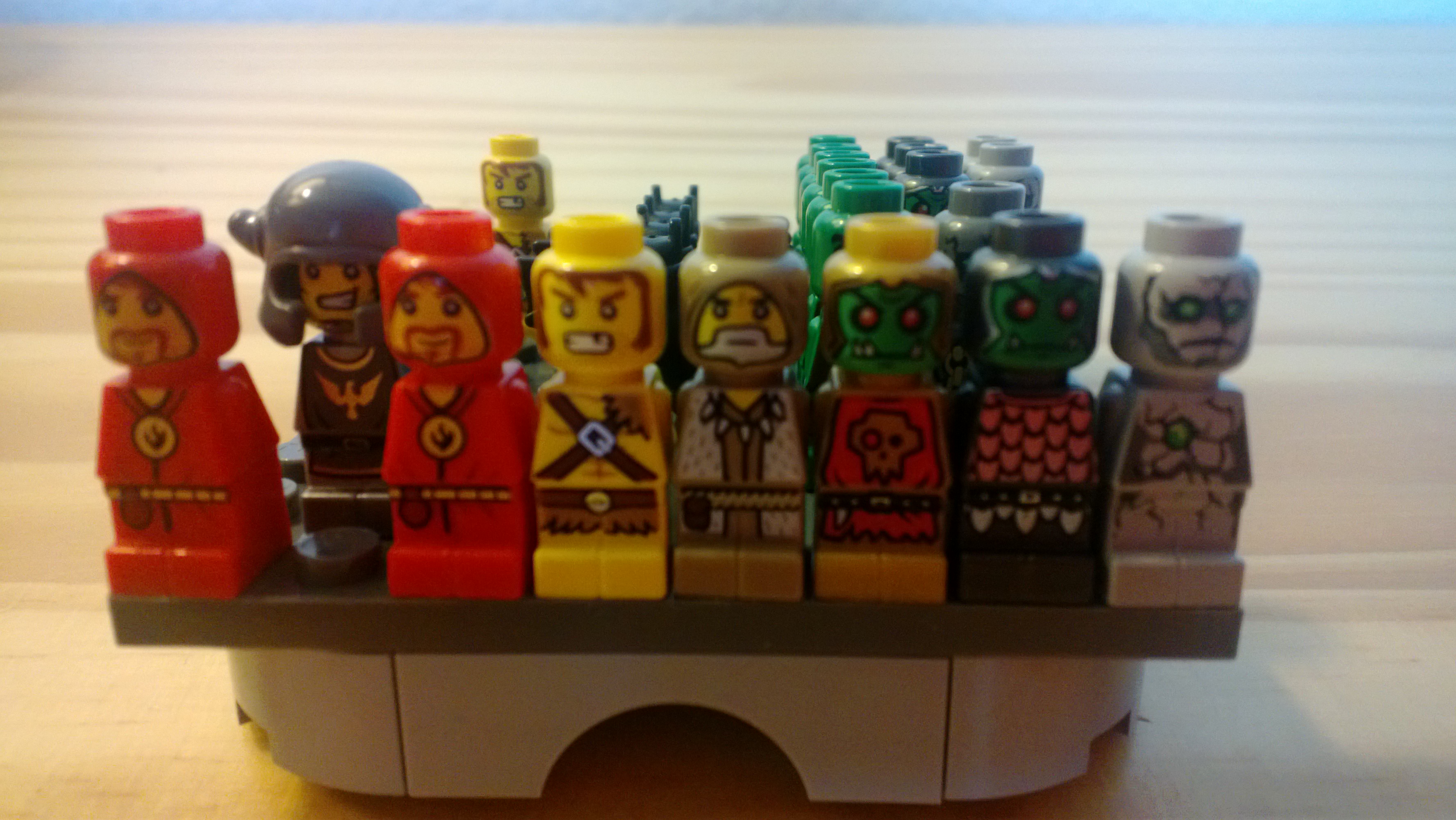 lego_games_minifigs_a.jpg