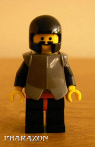 knighthelm1.jpg