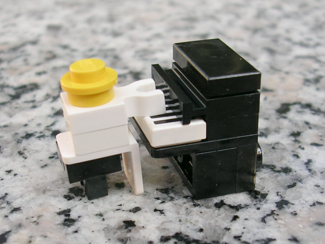 playing_the_piano.jpg