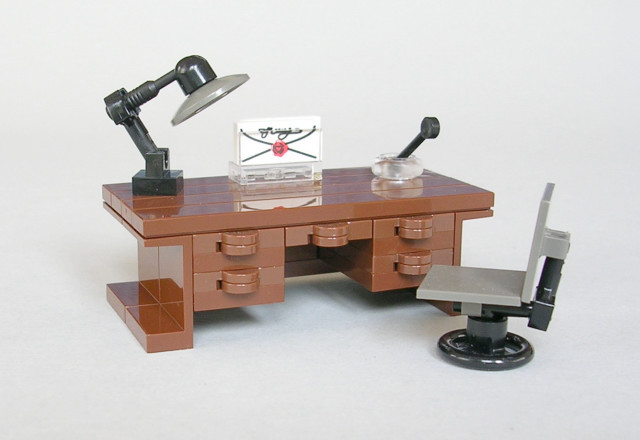 04-desk.jpg