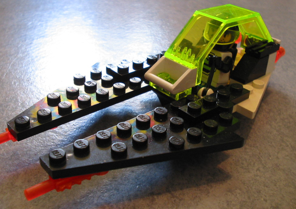 blacktron_speeder.jpg