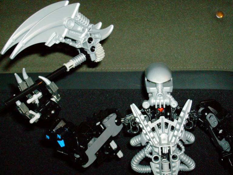 bionicle_weapon_mocs_040_bshelf.jpg