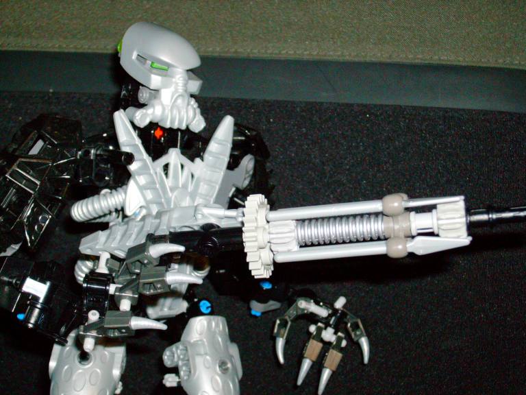 bionicle_weapon_mocs_041_bshelf.jpg