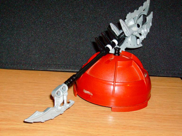 bionicle_weapon_mocs_049_bshelf.jpg