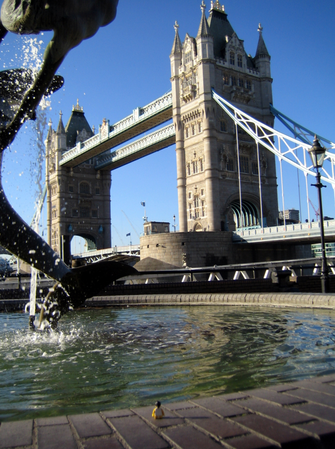 missy_sees_tower_bridge.jpg