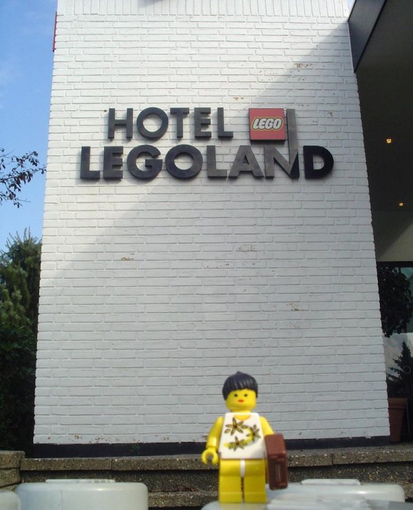 quick-stop-at-hotel-legoland.jpg