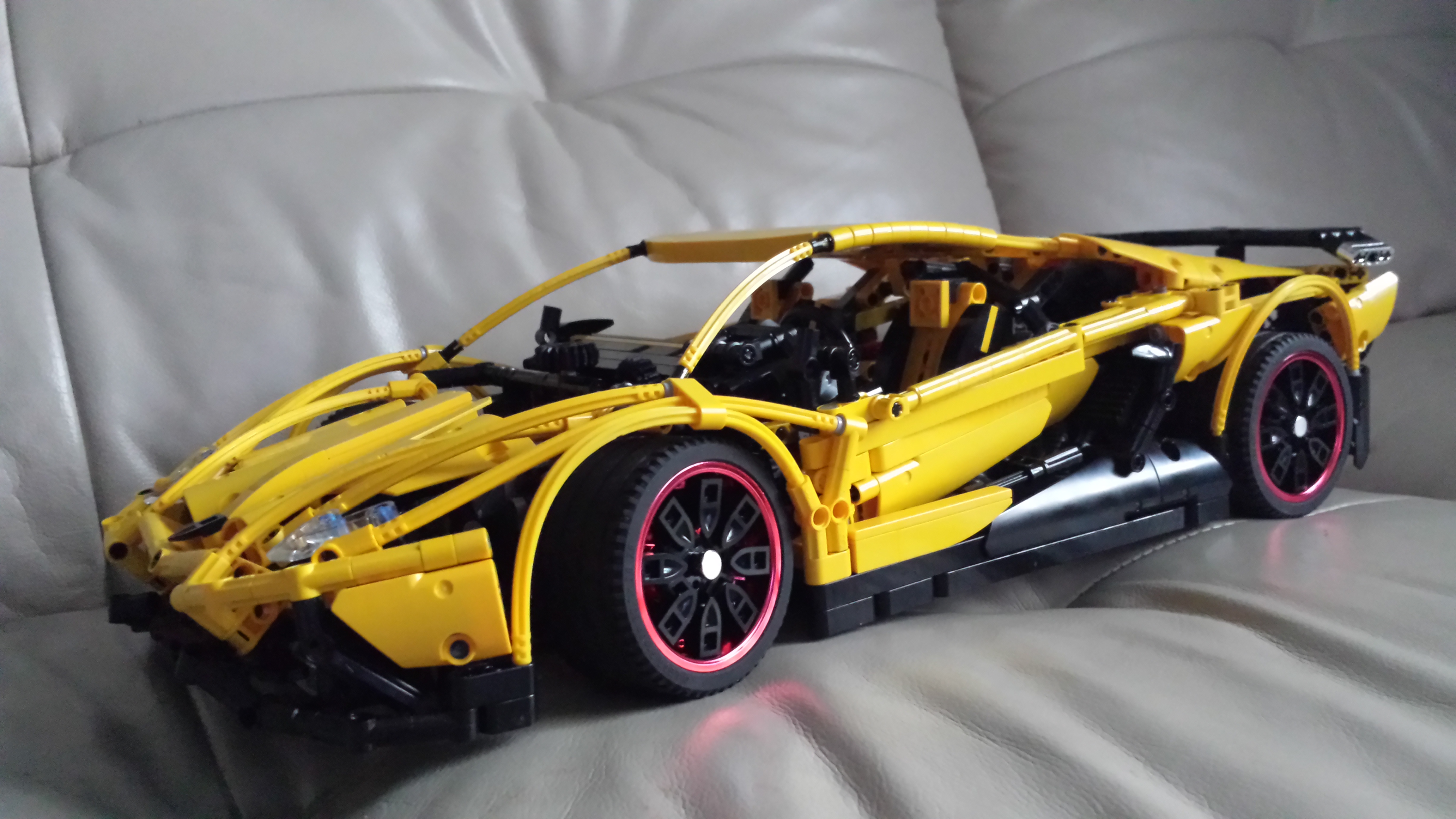 lamborghini_aventador_3.jpg
