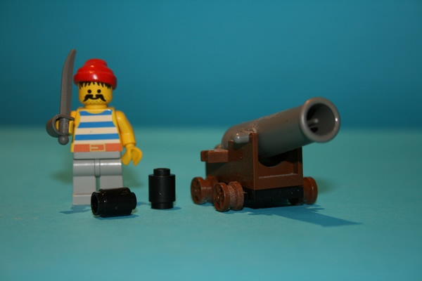 pirate_with_cannon.jpg