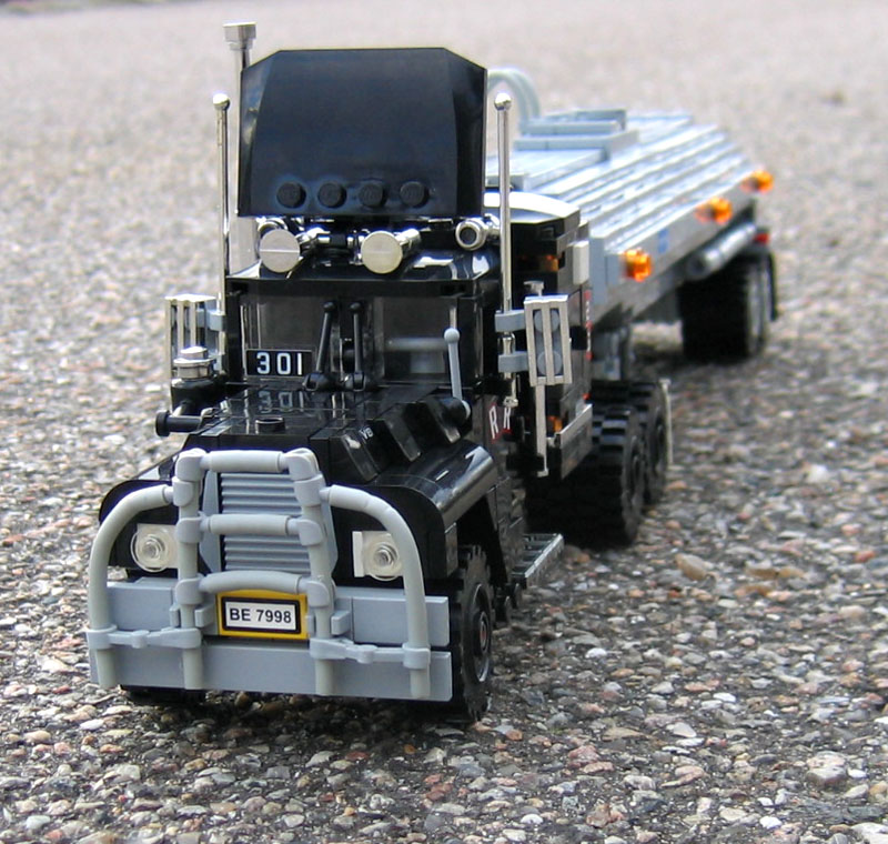 001mack.jpg