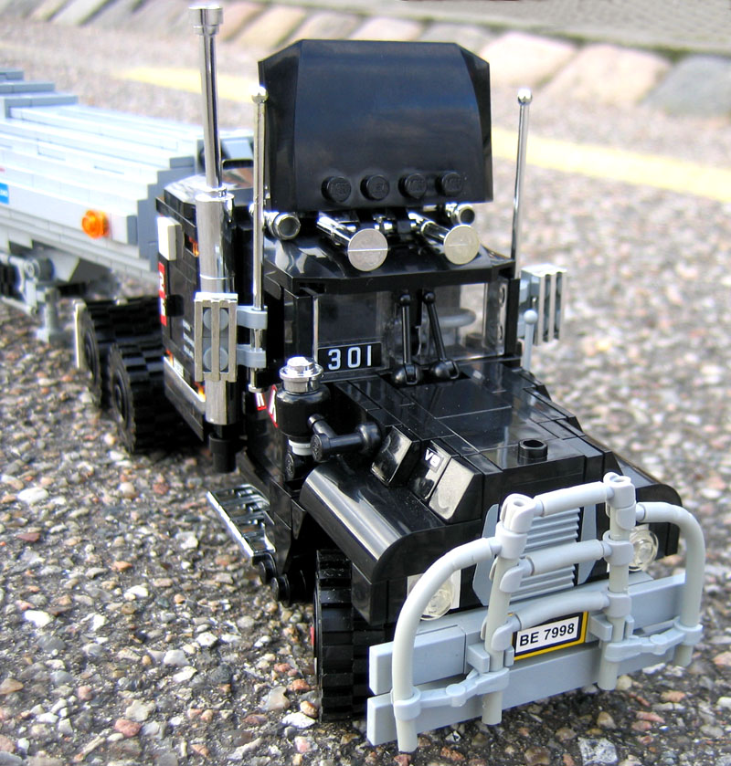 002mack.jpg