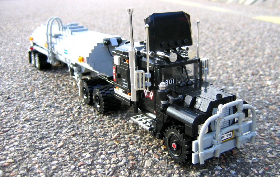 006mack.jpg