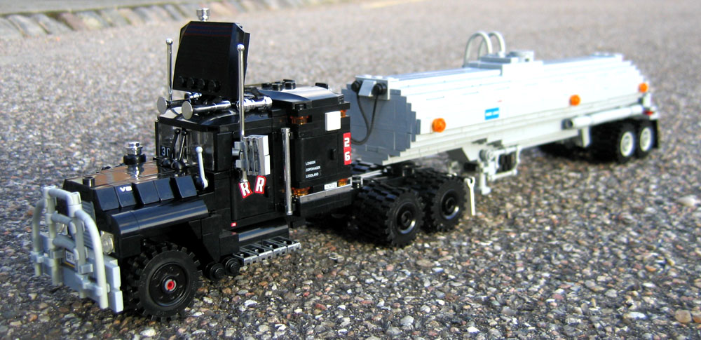 012mack.jpg
