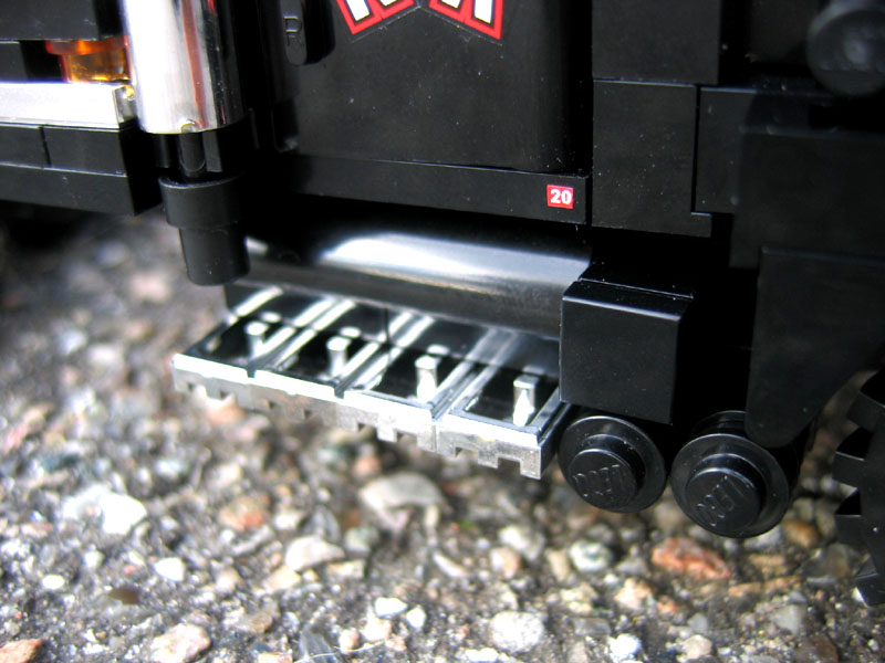 detailtractorksteps.jpg