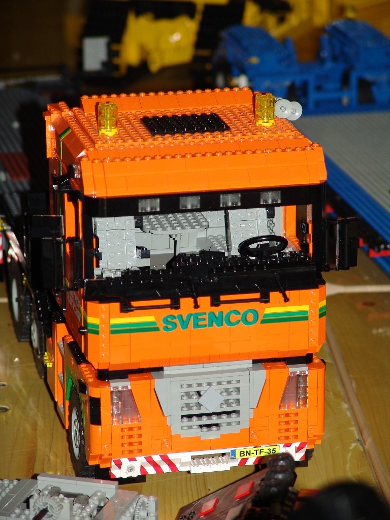 legotrucks02.jpg