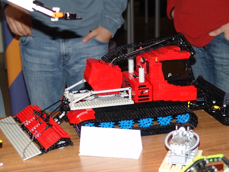 mennolego01.jpg