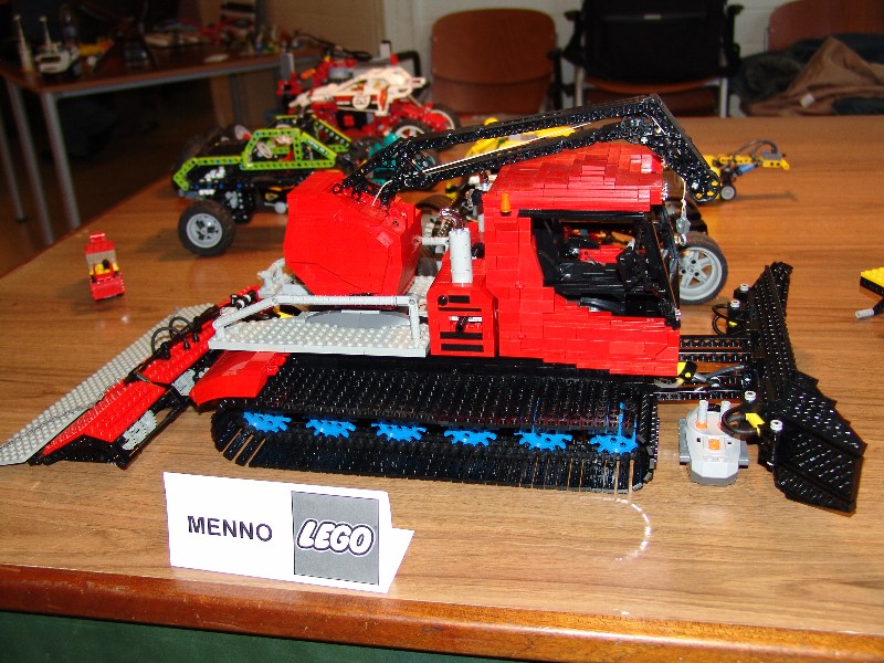 mennolego02.jpg