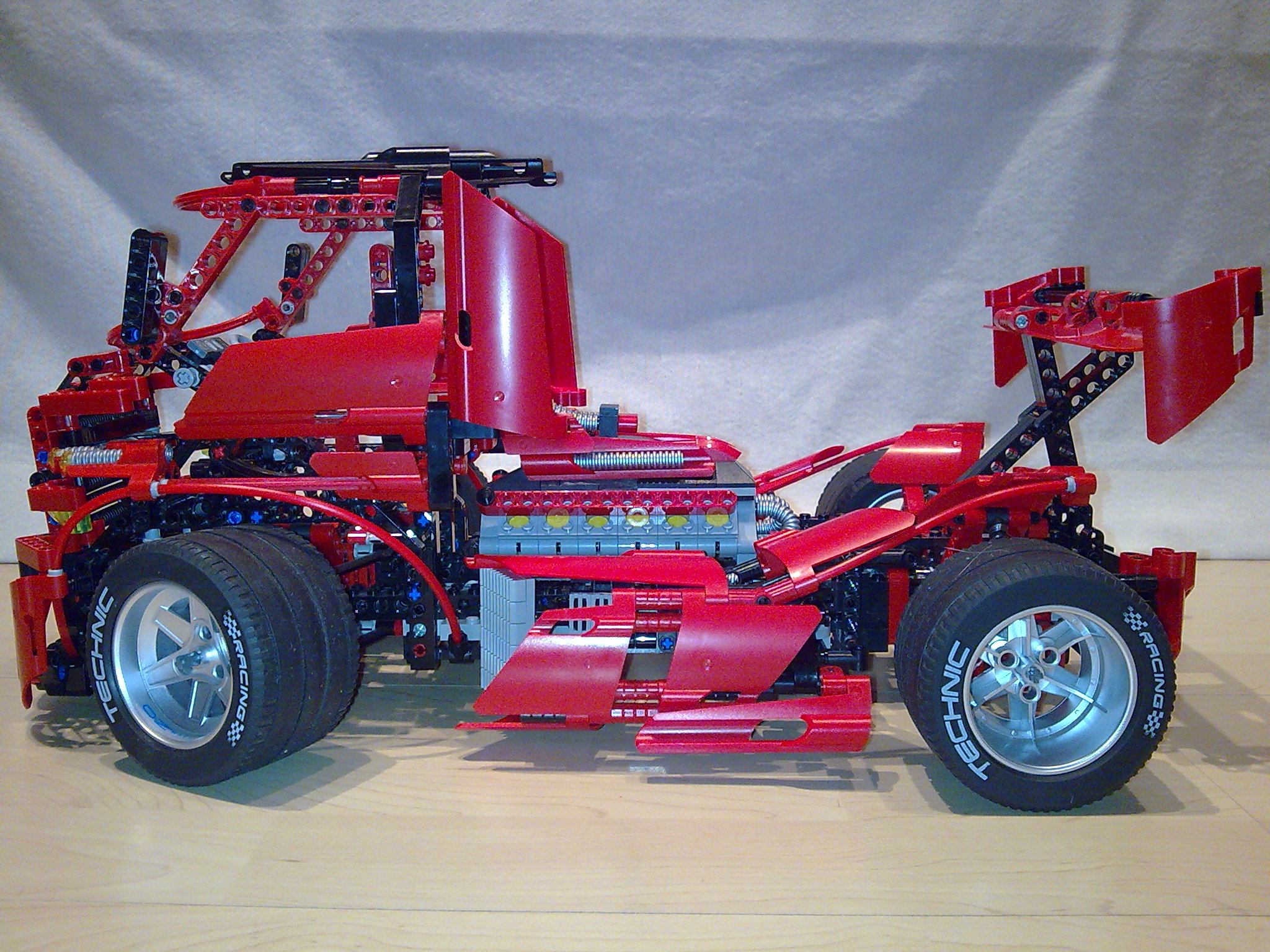 race_truck_red10.jpg