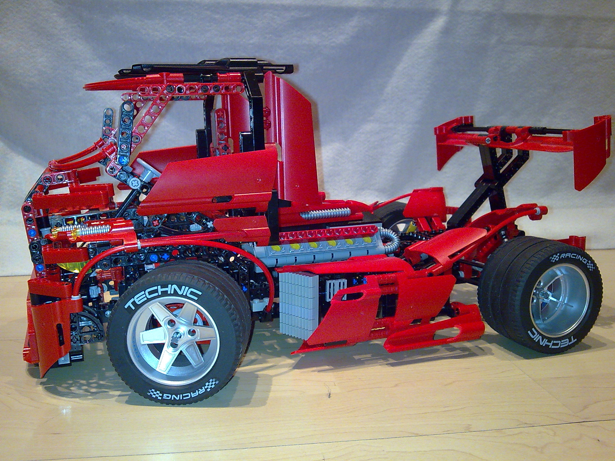 race_truck_red2.jpg