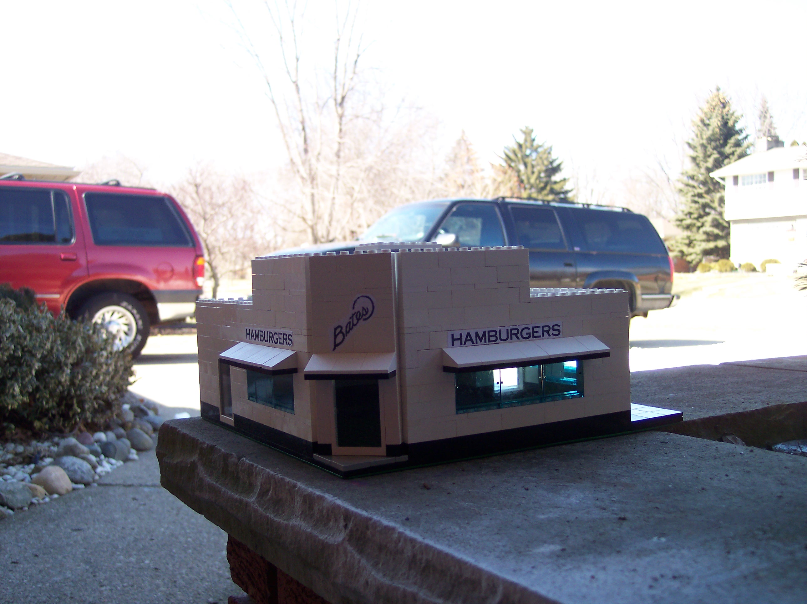 bates_burgers_moc_3-1-2009_2.jpg