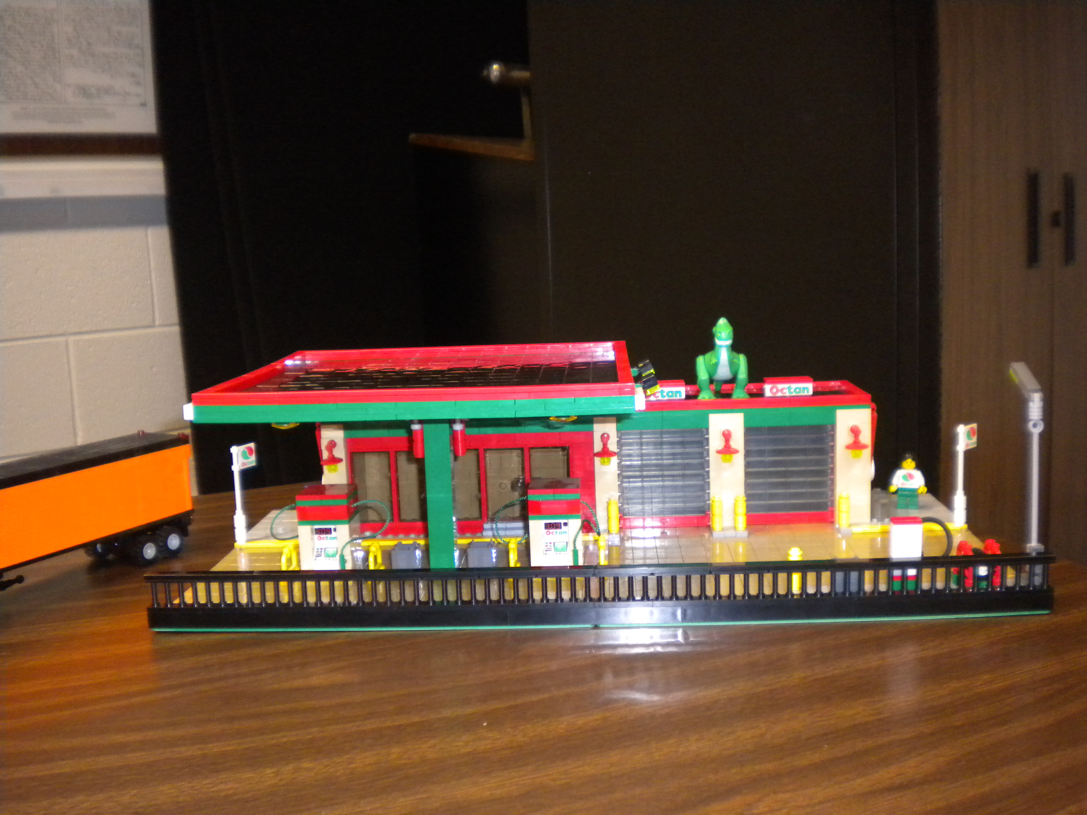 michlug_meeting_livonia_sandburg_library_11-12-2011_27.jpg