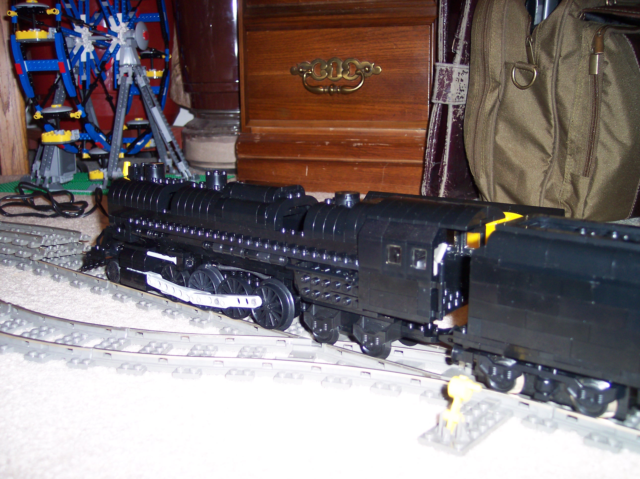 my_lego_1225_steam_train_2008_03.jpg