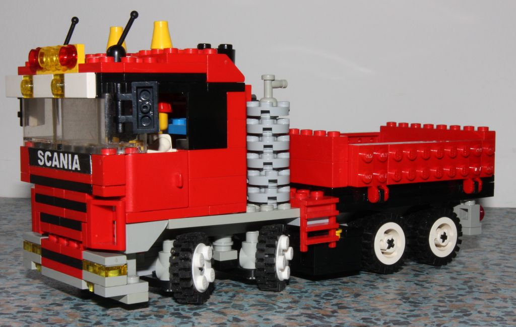 scania_4x8_02.jpg
