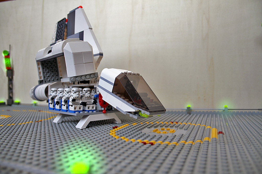 tbt_0053_brick_lego_landing_craft.jpg