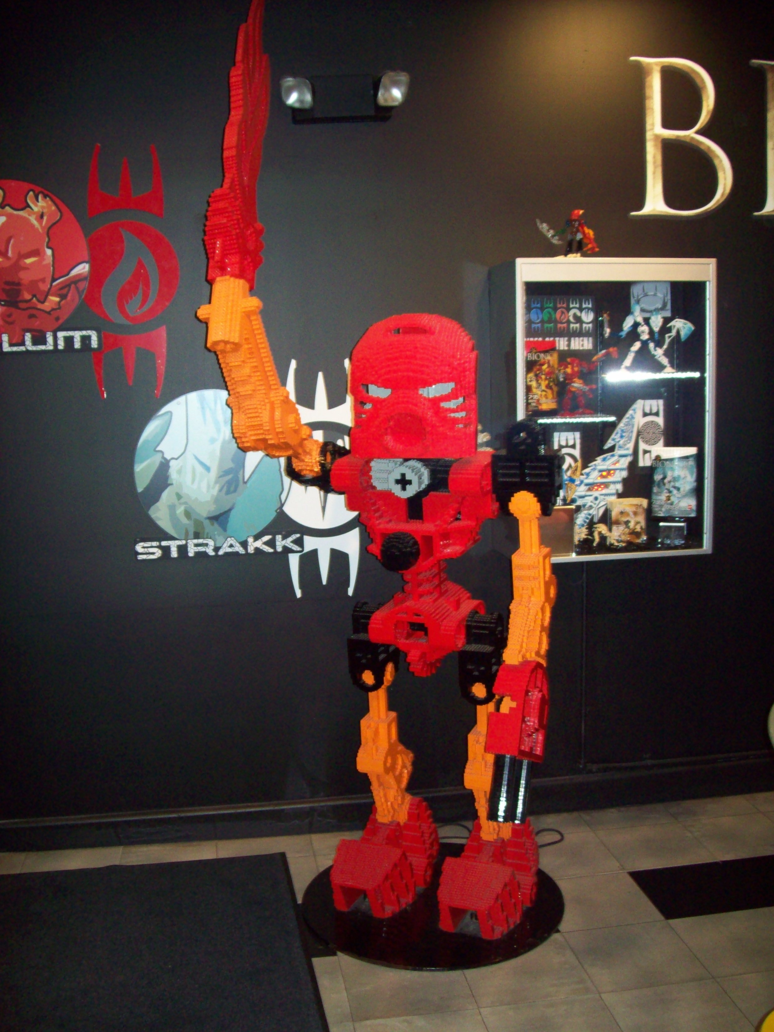 lego_tahu_statue.jpg