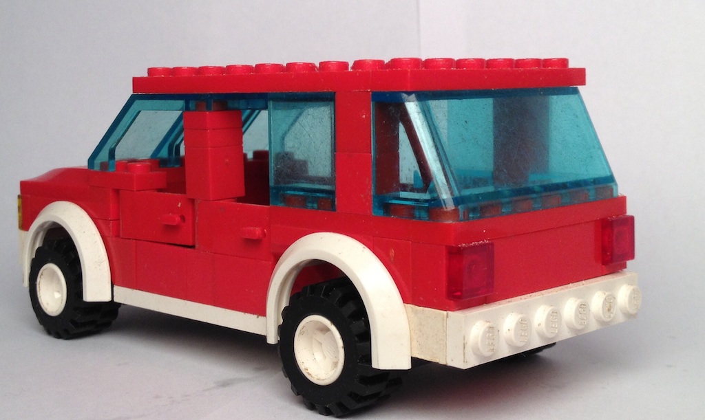 lego_red_suv_2_behind.jpg