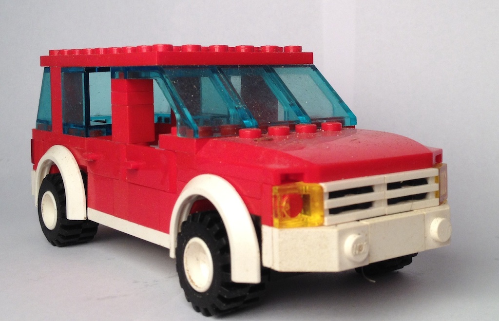 lego_red_suv_2_front.jpg