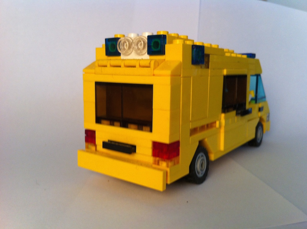 vw_ambulance_behind_1.jpg