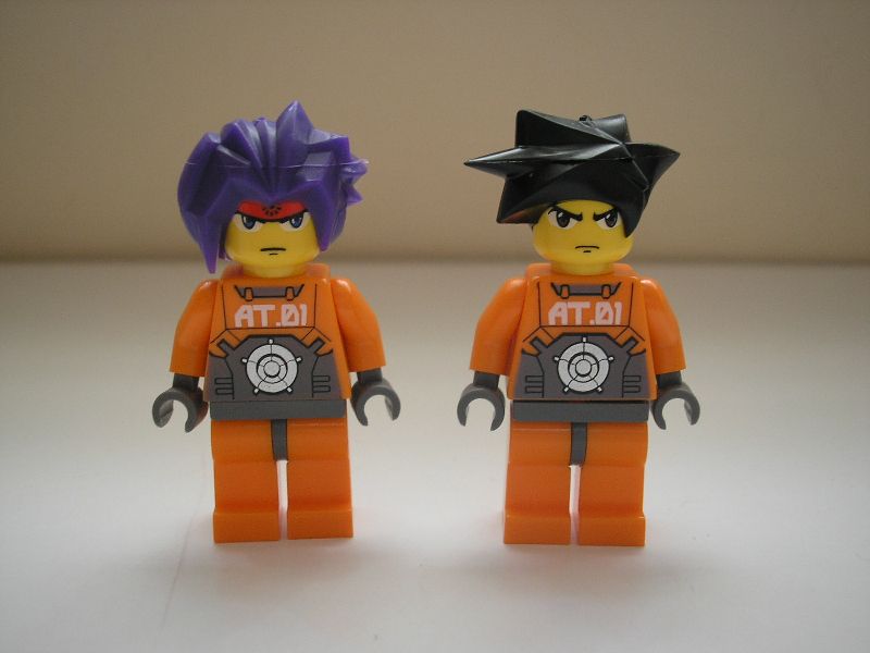 08_minifigs.jpg