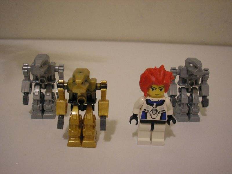 07_minifigs.jpg